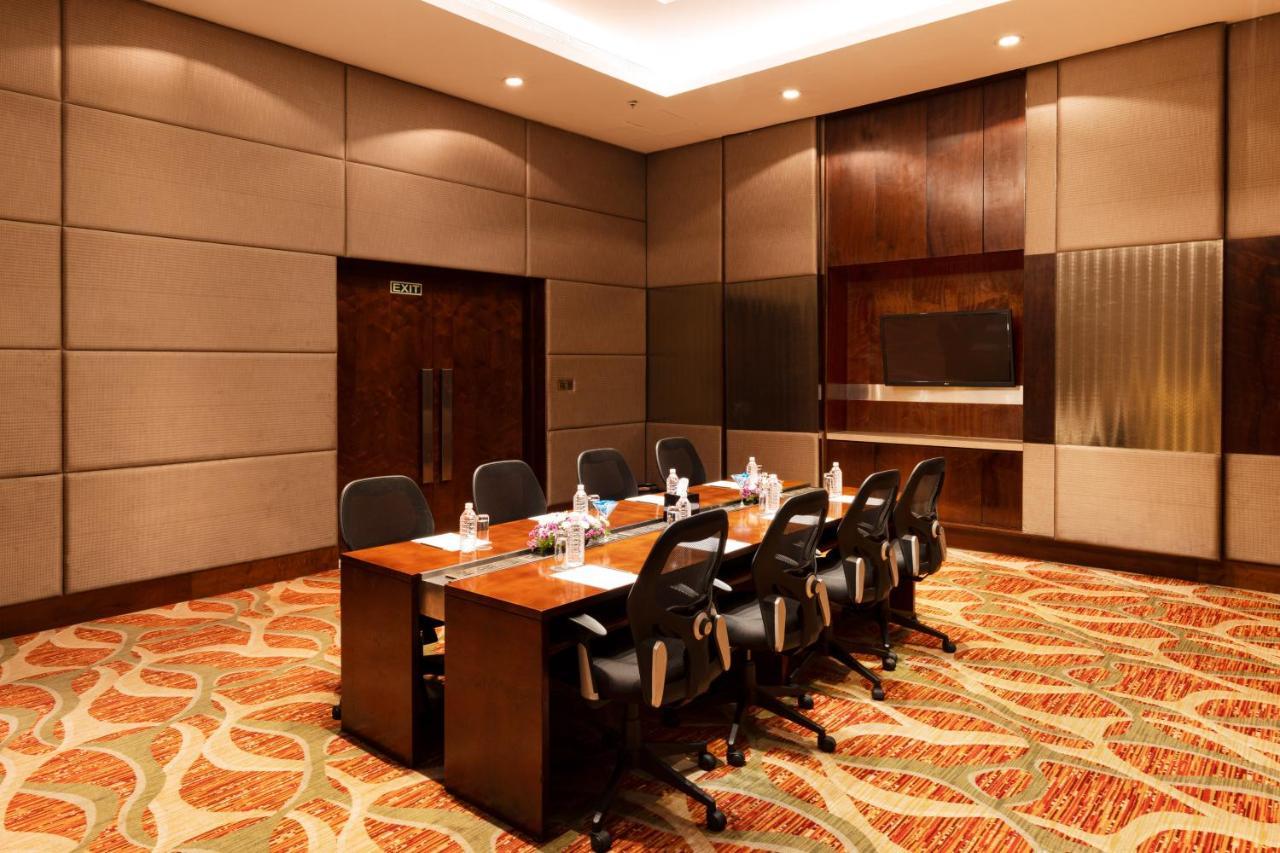 Courtyard By Marriott Pune Chakan Exterior photo