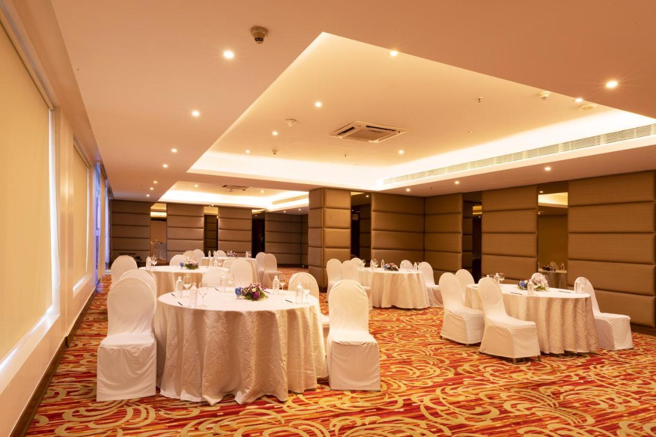 Courtyard By Marriott Pune Chakan Exterior photo