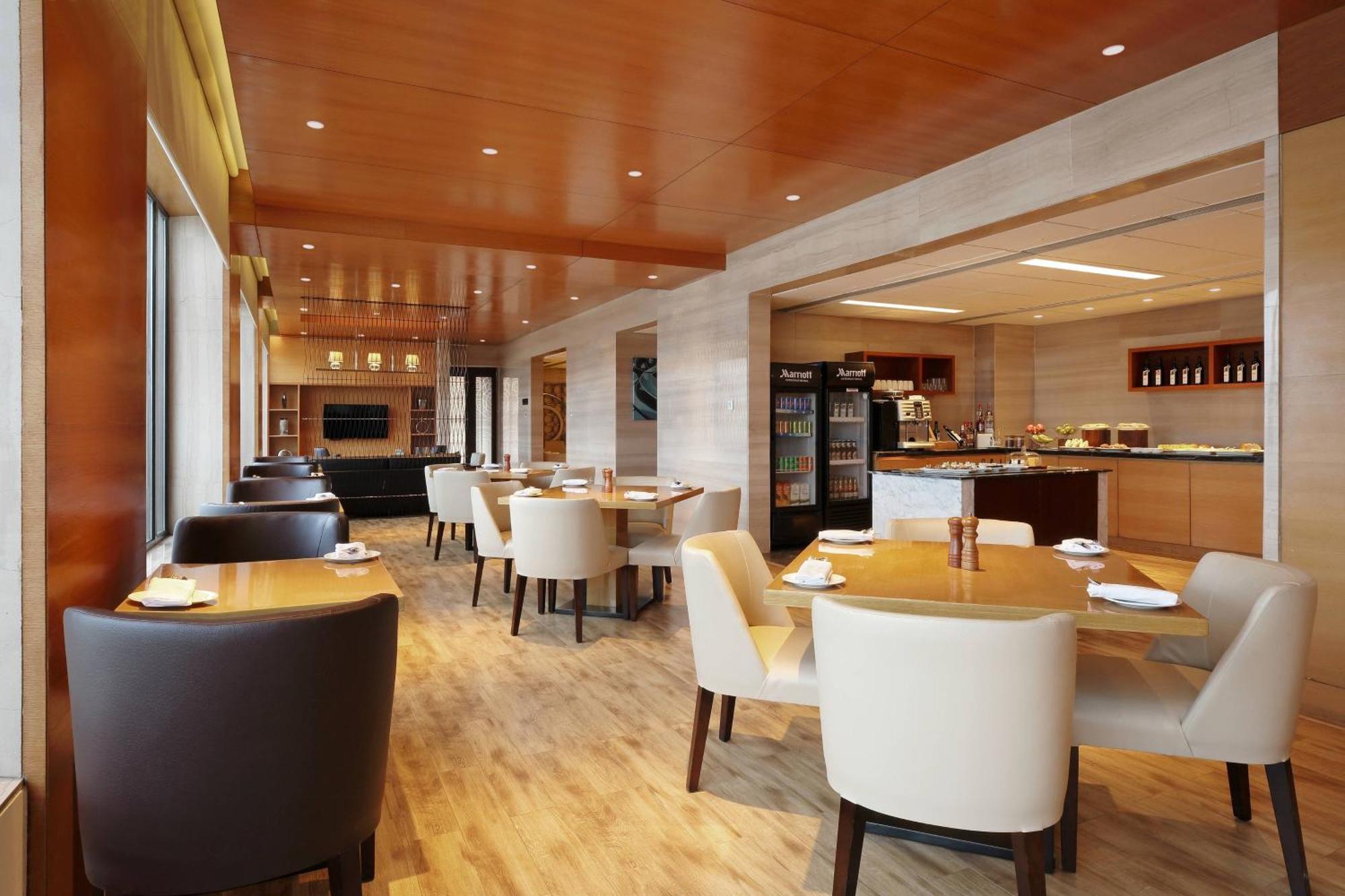 Courtyard By Marriott Pune Chakan Exterior photo